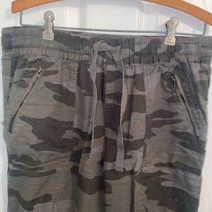 GARAGE Camo Joggers
